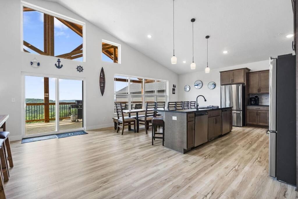 The Lake Fish-Amazing Views-Sleeps 24-Indoor-Outdoor Pools Branson Exterior foto